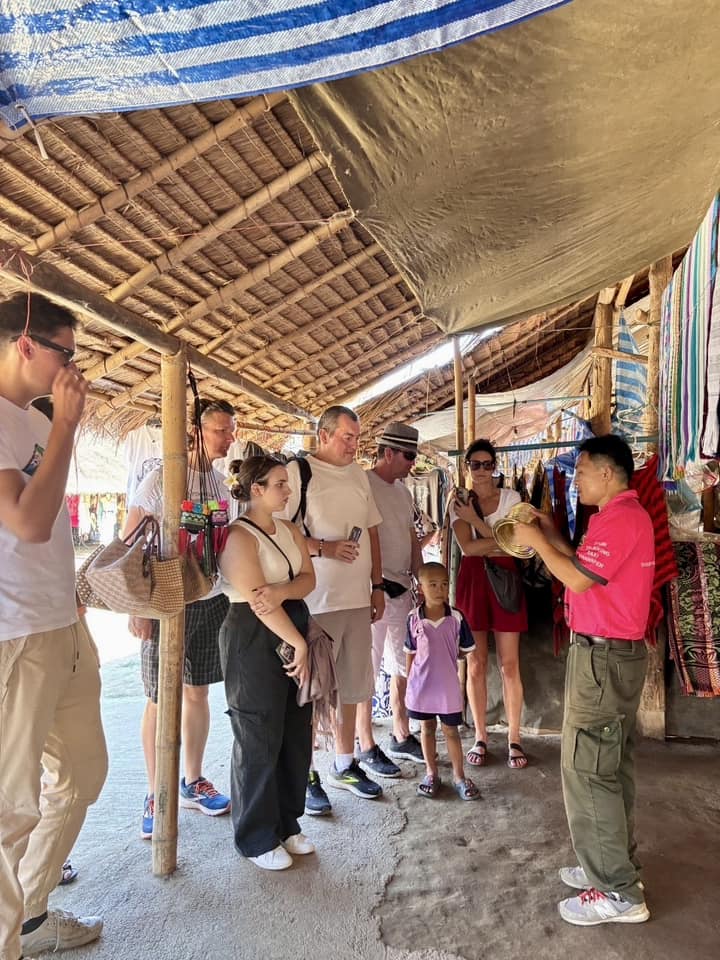 Long Neck Karen Village